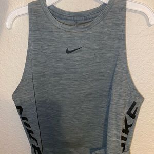 Nike Pro crop tank